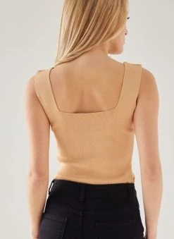 The Fashion Project Πλεκτό τοπ με καρέ λαιμόκοψη - Κάμελ -Κατάστημα TheFashionProject crop top me rimp pleksi 111832 yvda