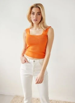 The Fashion Project Πλεκτό τοπ με καρέ λαιμόκοψη - Πορτοκαλί -Κατάστημα TheFashionProject crop top me rimp pleksi 111836 t8m1