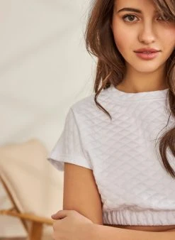 The Fashion Project Cropped κοντομάνικο καπιτονέ φούτερ - Λευκό -Κατάστημα TheFashionProject cropped kontomaniko kapitone fouter 88960 m72i