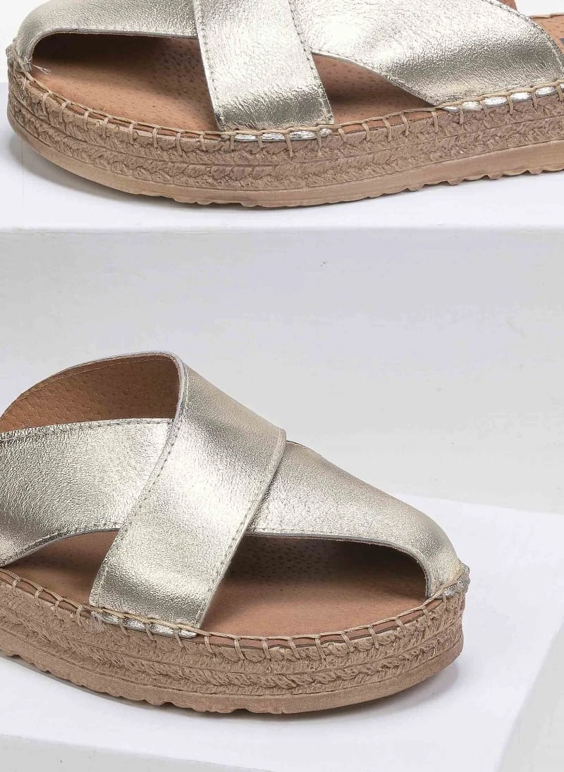 Flatforms δερμάτινα με ιδιαίτερο άνοιγμα Estil - Χρυσό 4 Flatforms δερμάτινα με ιδιαίτερο άνοιγμα Estil - Χρυσό - Image 2