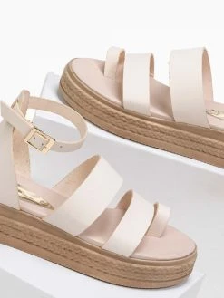 Flatforms με διπλή φάσα Estil - Ζαχαρί -Κατάστημα TheFashionProject estil dermatina pedila me dipli fasa 90154 xf0c