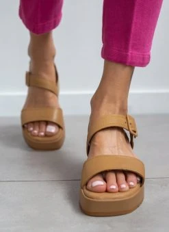 Flatforms δερμάτινα καρέ πέδιλα Carmela 68627 - Μπεζ -Κατάστημα TheFashionProject flatform dermatina kare pedila 68627 100535 9o64