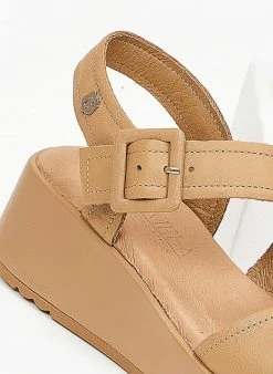 Flatforms δερμάτινα καρέ πέδιλα Carmela 68627 - Μπεζ -Κατάστημα TheFashionProject flatform dermatina kare pedila 68627 100535 v68a