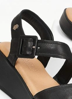 Flatforms δερμάτινα καρέ πέδιλα Carmela 68627 - Μαύρο -Κατάστημα TheFashionProject flatform dermatina kare pedila 68627 100711 od7e