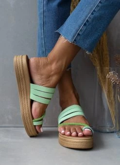 Flatforms δερμάτινα με λοξό στρας λουράκι Tfp - Βεραμάν -Κατάστημα TheFashionProject flatforms dermatina tfp me lokso strass louraki 105851 j2ts