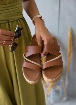 Flatforms δερμάτινα με στρας Tfp - Ταμπά -Κατάστημα TheFashionProject flatforms dermatina tfp me strass 105714 62as