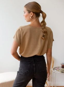 The Fashion Project Μπλούζα Lurex με ανοιχτή λαιμόκοψη - Κάμελ -Κατάστημα TheFashionProject mplouza lurex me anoixti laimokopsi 106016 i39s