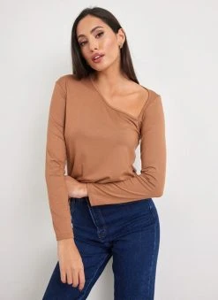 Noobass Μπλούζα με ασύμμετρη λαιμόκοψη - Caramel -Κατάστημα TheFashionProject mplouza me asummetri laimokopsi 109846 dbic