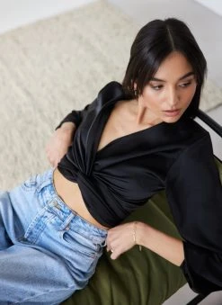 The Fashion Project Μπλούζα σατέν με δέσιμο - Μαύρο -Κατάστημα TheFashionProject mplouza saten me desimo 111588 6jn5