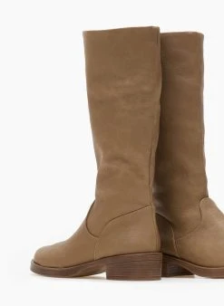 The Fashion Project Μπότες φλατ σε στρογγυλή γραμμή - Τάουπε -Κατάστημα TheFashionProject mpotes flat se strogguli grammi 108949 o3pk