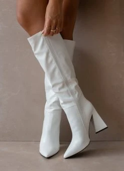 The Fashion Project Μπότες μυτερές με τρίγωνο τακούνι - Λευκό -Κατάστημα TheFashionProject mpotes muteres me trigwno takouni 105461 o7jn