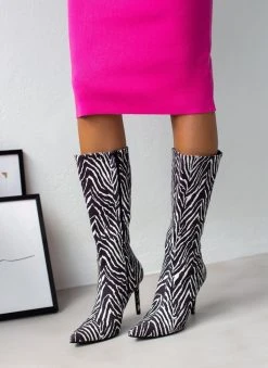 The Fashion Project Μπότες μυτερές Suede με λεπτό τακούνι - Λευκό/Μαύρο -Κατάστημα TheFashionProject mpotes muteres suede me lepto takouni 107232 bx03