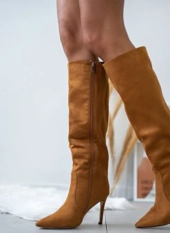 The Fashion Project Μπότες Suede με λεπτό τακούνι - Κάμελ -Κατάστημα TheFashionProject mpotes suede me lepto takouni 105663 4cm2