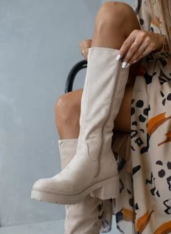 Xti Footwear Μπότες Suede με τετράγωνο τακούνι Xti 140579 - Μπεζ -Κατάστημα TheFashionProject mpotes suede me tetragwno takouni xti 140579 106176 6jvo