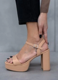 Xti Footwear Πέδιλα με φιάπα σε καρέ γραμμή Xti 140844 - Μπεζ