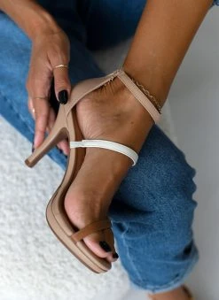 Πέδιλα με μπαρέτα και λεπτά λουράκια Vizzano 6210.1024 - Μπεζ -Κατάστημα TheFashionProject pedila me lepta lourakia vizzano 62101024 106411 zoxb