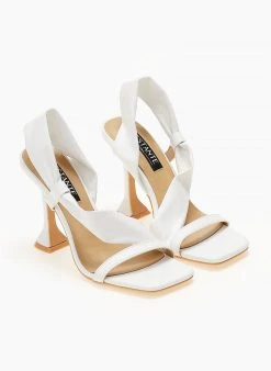 The Fashion Project Πέδιλα με μαλακή λοξή φάσα - Λευκό -Κατάστημα TheFashionProject pedila me malaki loksi fasa 104652 an0p