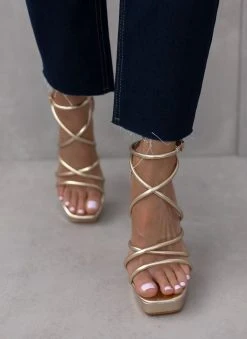 The Fashion Project Πέδιλα με μπαρέτα και φιάπα - Χρυσό -Κατάστημα TheFashionProject pedila me mpareta kai fiapa 111253 mcum