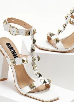 The Fashion Project Πέδιλα με μπαρέτα και μεταλλικά τρουκς - Λευκό -Κατάστημα TheFashionProject pedila me mpareta kai metallika trouks 104641 oce0