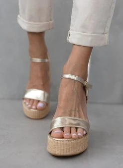 The Fashion Project Πέδιλα με μπαρέτα και ψάθα στη σόλα - Χρυσό -Κατάστημα TheFashionProject pedila me mpareta kai psatha sti sola 111329 bz4r