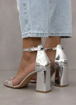 Πέδιλα με μπαρέτα λουστρίνι Tfp - Ασημί 15 Πέδιλα με μπαρέτα λουστρίνι Tfp - Ασημί -Κατάστημα TheFashionProject pedila me mpareta loustrini tfp 110888 5xyt