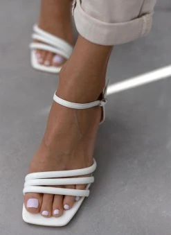 The Fashion Project Πέδιλα με μπαρέτα σε καρέ γραμμή - Λευκό -Κατάστημα TheFashionProject pedila me mpareta se kare grammi 110605 avwf