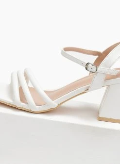 The Fashion Project Πέδιλα με μπαρέτα σε καρέ γραμμή - Λευκό -Κατάστημα TheFashionProject pedila me mpareta se kare grammi 110605 gia7