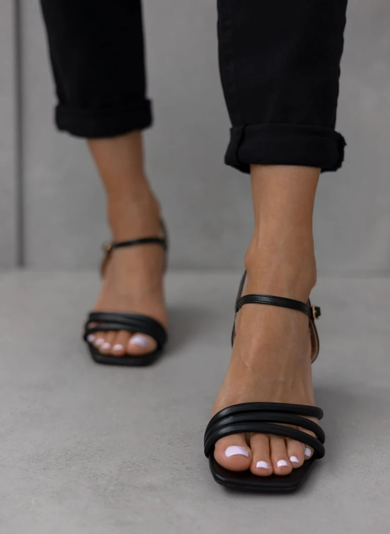 The Fashion Project Πέδιλα με μπαρέτα σε καρέ γραμμή - Μαύρο 6 The Fashion Project Πέδιλα με μπαρέτα σε καρέ γραμμή - Μαύρο - Image 4