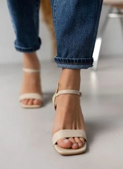 The Fashion Project Πέδιλα με μπαρέτα σε καρέ γραμμή - Μπεζ -Κατάστημα TheFashionProject pedila me mpareta se kare grammi 110657 zt5o