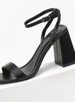 The Fashion Project Πέδιλα με μπαρέτα σε καρέ γραμμή - Μαύρο -Κατάστημα TheFashionProject pedila me mpareta se kare grammi 111222 dckj