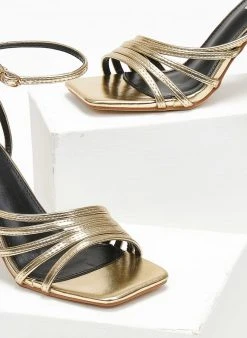 The Fashion Project Πέδιλα με μπαρέτα σε μεταλλικά χρώματα - Χρυσό -Κατάστημα TheFashionProject pedila me mpareta se metallika xrwmata 111030 3k0e