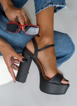 Πέδιλα με φιάπα Vizzano 6282.455 - Μαύρο -Κατάστημα TheFashionProject pedila me psili fiapa vizzano 6282455 106445 hywy