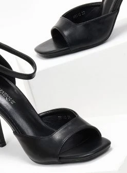 The Fashion Project Πέδιλα με μπαρέτα - Μαύρο -Κατάστημα TheFashionProject pedila metallize me mpareta 106903 g8l8