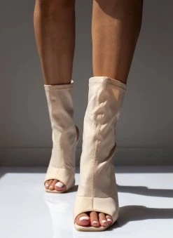 The Fashion Project Μποτάκια κάλτσα με μεταλλική λεπτομέρεια - Μπεζ -Κατάστημα TheFashionProject pedila mpotakia me metalliko takouni 102638 g22k