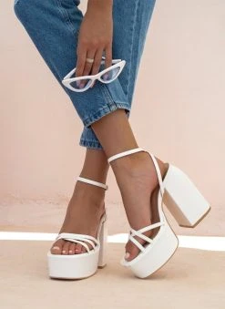 The Fashion Project Πέδιλα με φιάπα και Crossover λουράκια - Λευκό -Κατάστημα TheFashionProject pedila platform me mpareta 103654 2nx4