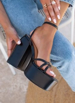 The Fashion Project Πέδιλα με φιάπα και Crossover λουράκια - Μαύρο -Κατάστημα TheFashionProject pedila platform me mpareta 103655 mte9