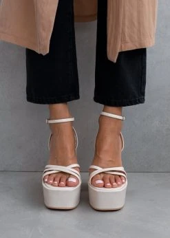 The Fashion Project Πέδιλα με φιάπα και Crossover λουράκια - Μπεζ -Κατάστημα TheFashionProject pedila platform me mpareta 103656 hsuf