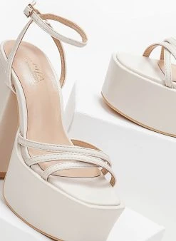 The Fashion Project Πέδιλα με φιάπα και Crossover λουράκια - Μπεζ -Κατάστημα TheFashionProject pedila platform me mpareta 103656 olvk