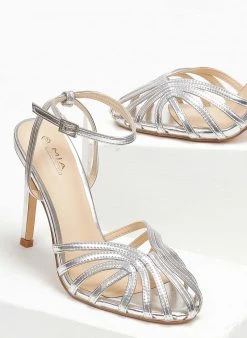 The Fashion Project Πέδιλα με μπαρέτα σε μεταλλικές αποχρώσεις - Ασημί -Κατάστημα TheFashionProject pedila retro se metallikes apoxrwseis 110714 b6bm