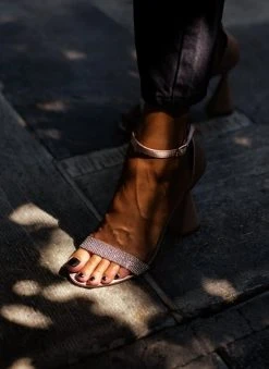 The Fashion Project Πέδιλα με μπαρέτα και στρας - Σομόν -Κατάστημα TheFashionProject pedila saten me idiaitero takouni 107243 zak9