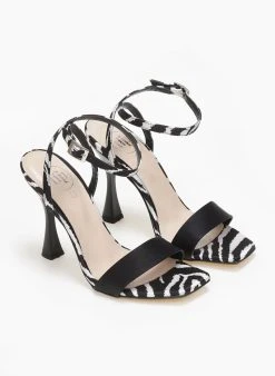 Πέδιλα με μπαρέτα και Print Tfp - Μαύρο -Κατάστημα TheFashionProject pedila saten me mpareta kai print tfp 111152 e0jc
