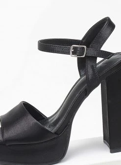 Xti Footwear Πέδιλα με μπαρέτα και φιάπα Xti 141052 - Μαύρο -Κατάστημα TheFashionProject pedila saten me mpareta xti 141052 110275 l6pt