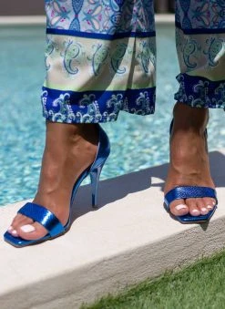 Πέδιλα με μπαρέτα και Pattern Tfp - Μπλε -Κατάστημα TheFashionProject pedila tfp me kleisti fterna 105313 9vjn