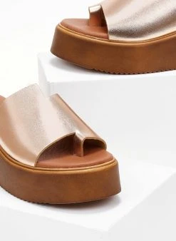 Flatforms με άνιση φάσα Estil - Χαλκός -Κατάστημα TheFashionProject platformes dermatines estil me anisi fasa 104818 9vnf