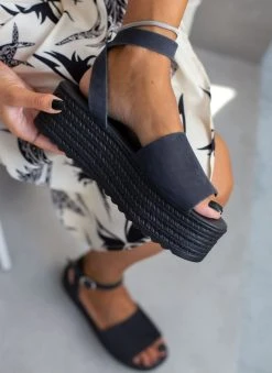 Flatforms Nubuck με μπαρέτα Estil - Μαύρο -Κατάστημα TheFashionProject platformes nubuck estil me fardia fasa 104954 u1ko