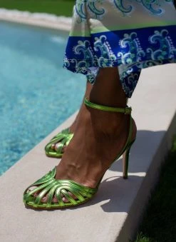 Πέδιλα με μπαρέτα σε μεταλλικές αποχρώσεις Tfp - Λαχανί -Κατάστημα TheFashionProject retro tfp pedila se metallikes apoxrwseis 105219 d9m0