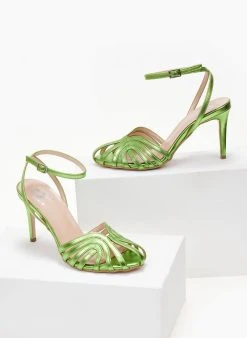 Πέδιλα με μπαρέτα σε μεταλλικές αποχρώσεις Tfp - Λαχανί -Κατάστημα TheFashionProject retro tfp pedila se metallikes apoxrwseis 105219 irx5