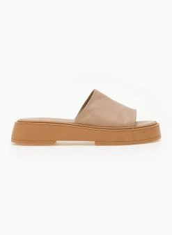 Flatforms δερμάτινα με φαρδιά φάσα Iris Sandals - Μπεζ -Κατάστημα TheFashionProject sandalia dermatina iris me fardia fasa 103847 g3p2