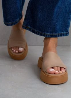 Flatforms δερμάτινα με φαρδιά φάσα Iris Sandals - Μπεζ -Κατάστημα TheFashionProject sandalia dermatina iris me fardia fasa 103847 tzos