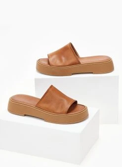 Flatforms δερμάτινα με φαρδιά φάσα Iris Sandals - Ταμπά -Κατάστημα TheFashionProject sandalia dermatina iris me fardia fasa 103999 b4w0